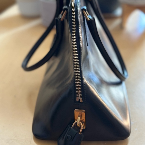 Prada Classic Medium Leather Handbag in Like New Condition - Picture 6 of 15